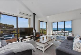 Ocean View Apartments at Whitecrest Great Ocean Road Resort allows 18 year olds to book a room