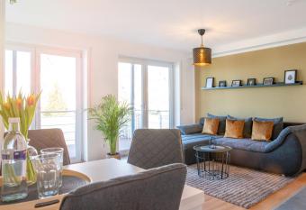 FAIRflats: K  che, Balkon, Arbeitsplatz, Aufzug has Balcony rooms