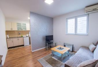 Cozy Corner near Old Town allows 18 year olds to book a room