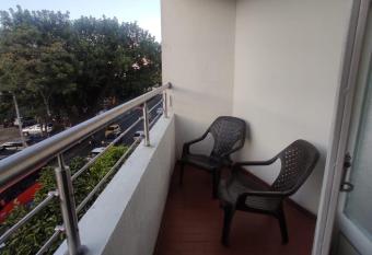 Morata 60 con Balc  n, excelente ubicaci  n muy cerca a centros comerciales y cl  nicas de la ciudad has Balcony rooms