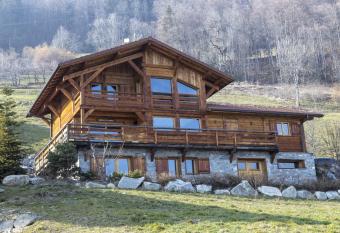 Chalet face au Mont-blanc has Balcony rooms