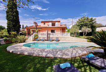 Maison Saint Paul allows 18 year olds to book a room