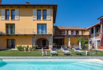 Villa La Martina has Balcony rooms