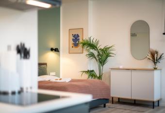 FLATLIGHT: Hildesheim Angoulemeplatz allows 18 year olds to book a room