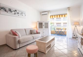 Appartement Avenue Jean Jaures has Balcony rooms