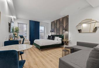 Initial / Art-d  co / Quebec allows 18 year olds to book a room