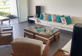 Casa en Paracas allows 18 year olds to book a room
