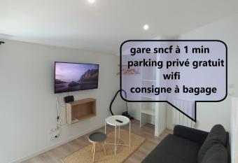 le 6 st caprais wifi et parking priv   allows 18 year olds to book a room