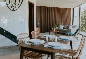 Precioso departamento Gardens en Tulum has rooms with a private hot tub