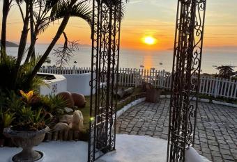 CASA EM JO  O FERNANDES COM MAGN  FICA VISTA AL MAR. allows 18 year olds to book a room