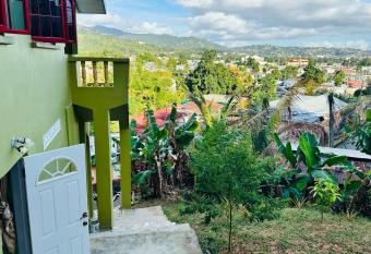 The Avocado Palace has Balcony rooms