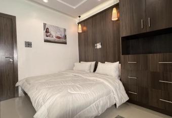Sublime Appartement Meubl   allows 18 year olds to book a room