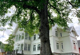 Storsand G  rd allows 18 year olds to book a room