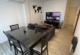 Departamento temporal con cochera allows 18 year olds to book a room