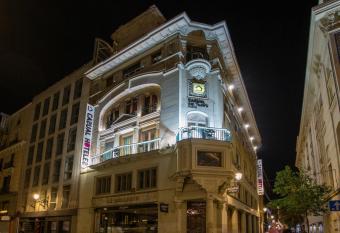 Casual del Teatro Madrid allows 18 year olds to book a room