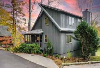 Laurel Lodge At Last has Balcony rooms