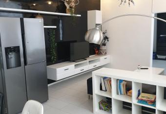 Moderne Wohnung im Zentrum has Balcony rooms