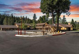 Amador Hotel allows 18 year olds to book a room