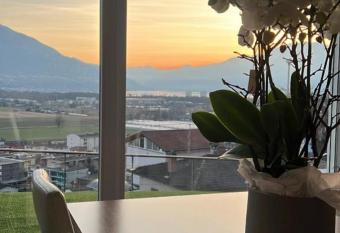 Moderno bilocale vista lago Maggiore allows 18 year olds to book a room