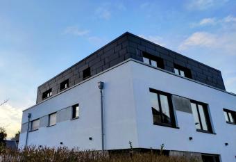   ber den D  chern von Vettwei   allows 18 year olds to book a room