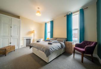 GV Rooms - Beeston Town Centre, Nottingham allows 18 year olds to book a room