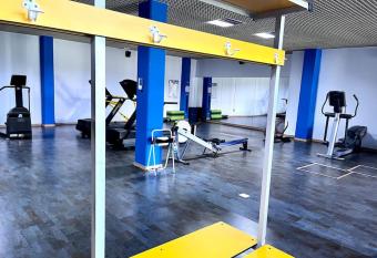 VILLA rosa BENAHAVIS has rooms with a private hot tub