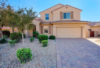 Peaceful Pool & Jacuzzi Home has rooms with a private hot tub