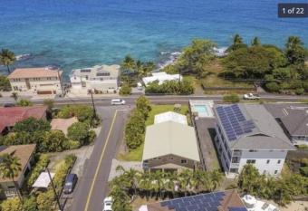 Beautiful ocean house, walk to MAGIC SAND BEACH has Balcony rooms