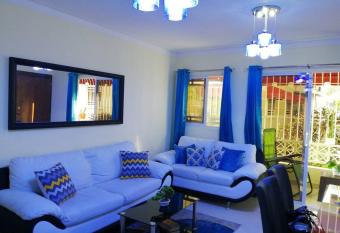 Hermoso y c  modo apartamento familiar en Ciudad Juan Bosch has Balcony rooms