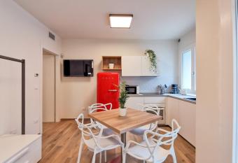 Gardenia Apartments has Balcony rooms