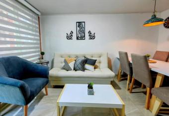 Cuatro Gatos Casa Hotel has Balcony rooms