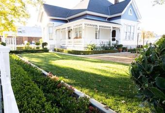 1895 The Queen On Main Victorian allows 18 year olds to book a room