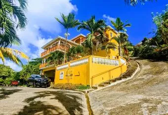 Mango Verte Escape has Balcony rooms