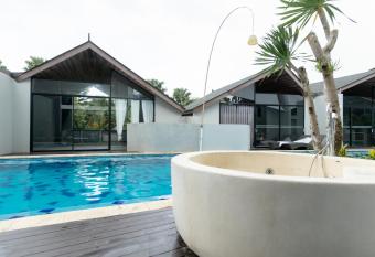 Allegra Villa allows 18 year olds to book a room