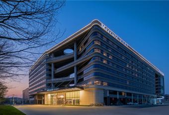 Mercure Guangzhou Baiyun International Airport has Balcony rooms