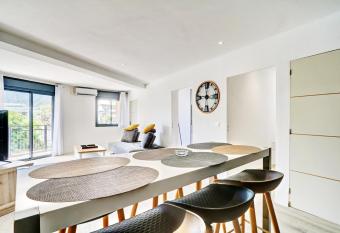 Le Yin has Balcony rooms