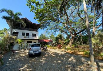 La Vida Hostel allows 18 year olds to book a room