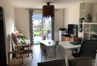 Coquelicot allows 18 year olds to book a room