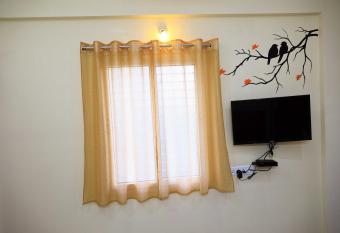 Smile Stay 2307 Sasthi Suites has rooms with a private hot tub