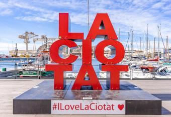 LA CIOTAT - Magnifique Studio Cigale au pied du Port-Vieux allows 18 year olds to book a room