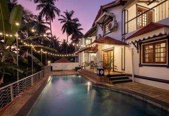 StayVista at La Tranquillit   has Balcony rooms