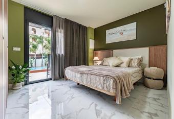 [5 Stelle] Piscina, jacuzzi, WiFi - 2 min dal mare allows 18 year olds to book a room