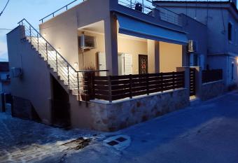 A&G Luxury House has Balcony rooms