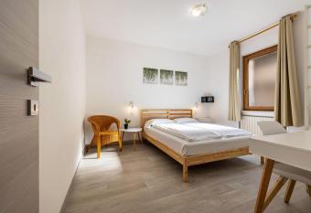 Casa Milani Malcesine apt 2 allows 18 year olds to book a room