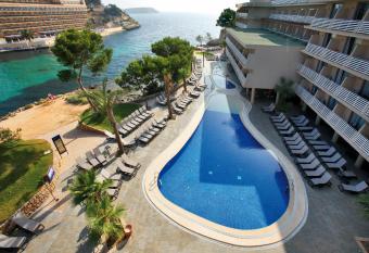 Occidental Cala Vi  as has rooms with a private hot tub