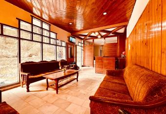 Hotel D Kanchan Manali has Smoking/Balcony rooms
