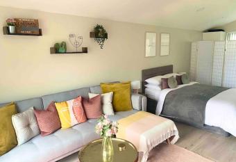 Shimna Vale Studio allows 18 year olds to book a room