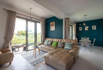 Remodeled duplex apartment 200M to the beach has Balcony rooms