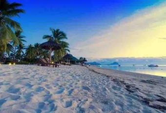 Modern Flat in Flic en Flac-walk to the beach has Balcony rooms