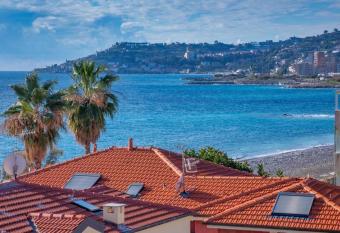 Riva al mare has Balcony rooms